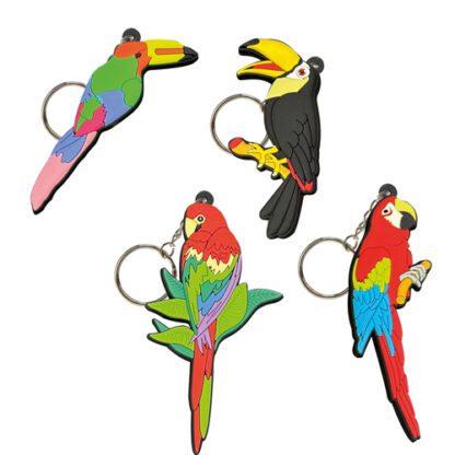 Porte-clés toucans & perroquets : 60 pièces Sur pique en bois Dimensions hors pique : H. de 5 à 7 cm Couleurs : multicolore Modèles aléatoires Matière : silicone et métal Référence : 755DD Décoration glaces et cocktails - Mondo Déco entreprise française