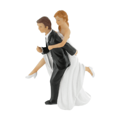 figurine mariage porté résine : 1 pièce Livré dans sa boite de présentation individuelle Dimensions : H. 14 cm Matière : résine Couleur : noir et blanc Référence : 19 Thème : Mariage - toppers de gâteau de mariage - figurine de pièce montée de mariage - Mondo Déco entreprise française