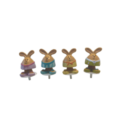 Lapins œuf : 200 pièces Sur pique en plastique Dimensions hors pique : H.4 cm Matière : résine Couleur : multicolore Référence : 196 Décors pâtissiers - déco pour gâteaux Thème : Pâques - Mondo Déco entreprise française