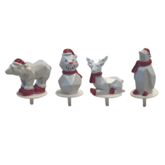 Les zorig'amis en résine - 200 pièces Assortiment aléatoire Sur pique en plastique Dimensions hors pique : H. 3 à 4 cm Matière : résine Couleur : blanc et rouge - Référence : 3044 Décors pâtissiers Thème : Fêtes de fin d'année - Mondo Déco entreprise française