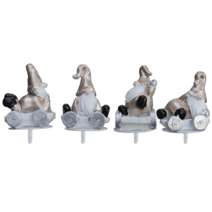 Assortiment père-noël chariot en résine : pères-noël doré sur un chariot - 200 pièces Assortiment aléatoire Sur pique en plastique Dimensions hors pique : H. de 3,4 à 3,9 cm  Matière : résine Couleur : blanc, doré et argenté Référence : 3065 Décors pâtissiers Thème : Fêtes de fin d'année - Mondo Déco entreprise française