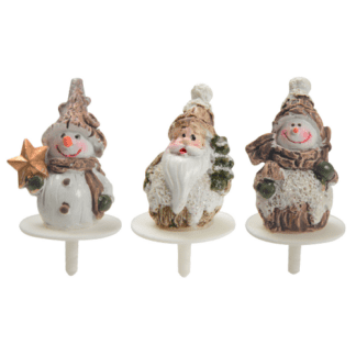 Pères-noël et bonhommes de neige en résine : 200 pièces Assortiment aléatoire Sur pique en plastique Dimensions hors pique : H. 3,7 cm Matière : résine Couleur : marron et blanc Référence : 3019 Décors pâtissiers Thème : Fêtes de fin d'année - Mondo Déco entreprise française